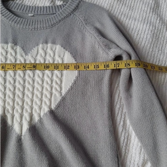 Elegant Gray Sweater with Heart Design - Picture 4 of 7